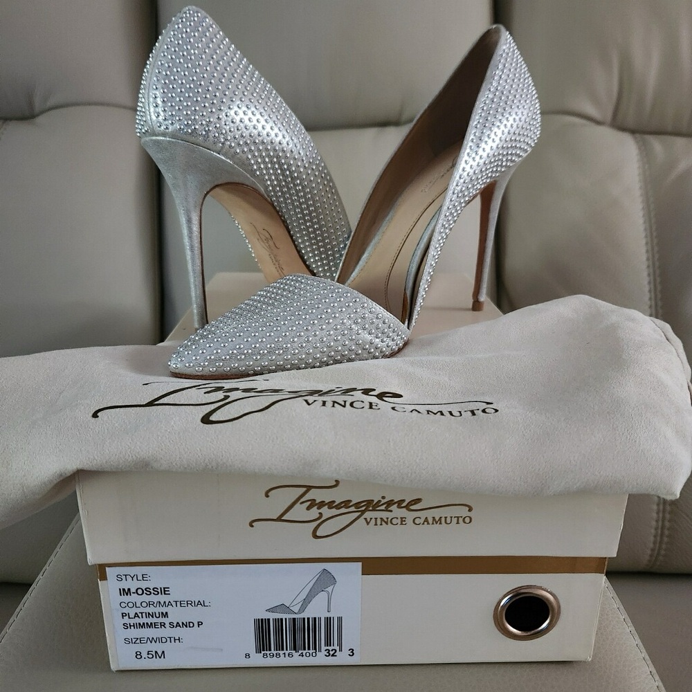 IMAGINE VINCE CAMUTO OSSIE STUDDED D'ORSAY PUMP SZ 8.5